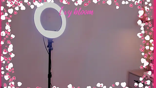 Snapshot of Ivybloom_ chatting on June 5, 12:44 pm Ivybloom online show from June 5, 12:44 pm