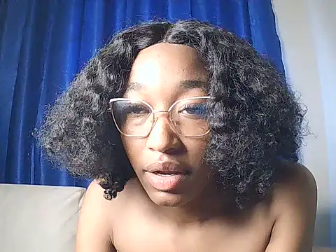Snapshot of pinky_aura22 chatting on June 14, 10:39 am pinky aura22 online show from June 14, 10:39 am