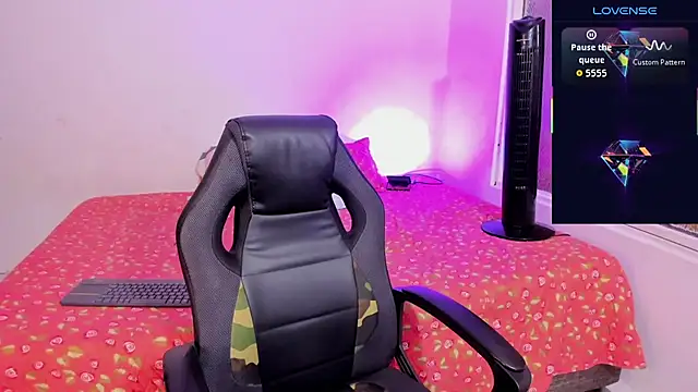 alison daniels  online show from September 14, 11:26 pm