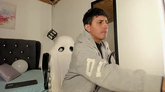 Snapshot of marcos_vieyra chatting on July 15, 7:19 pm marcos vieyra online show from July 15, 7:19 pm