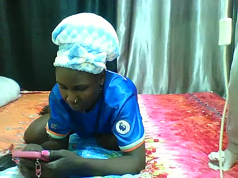 Snapshot of Bambybeauty2 chatting on July 9, 8:18 am Bambybeauty2 online show from July 9, 8:18 am