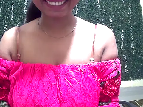 Snapshot of shallykaur chatting on June 22, 4:09 am shallykaur online show from June 22, 4:09 am