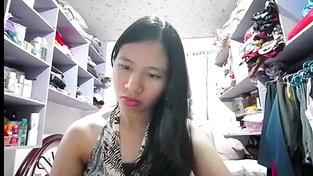 Snapshot of JoyeAmesbury chatting on June 28, 12:11 pm JoyeAmesbury online show from June 28, 12:11 pm
