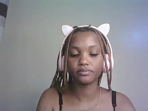 PrettyT5 online show from July 9, 8:46 pm