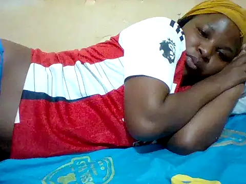 Snapshot of Camilla-Sweets chatting on May 18, 4:07 am Camilla-Sweets online show from May 18, 4:07 am