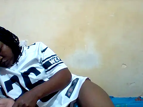 Snapshot of Camilla-Sweets chatting on May 23, 2:50 am Camilla-Sweets online show from May 23, 2:50 am