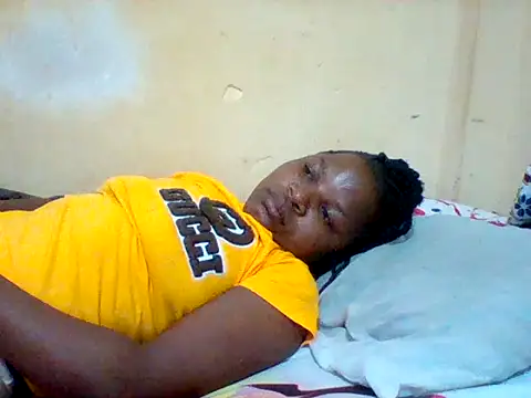 Snapshot of Camilla-Sweets chatting on June 15, 3:53 am Camilla-Sweets online show from June 15, 3:53 am