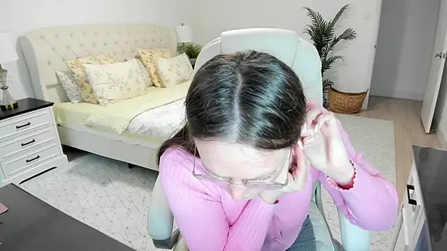 Snapshot of Vika73 chatting on April 27, 12:03 pm Vika73 online show from April 27, 12:03 pm