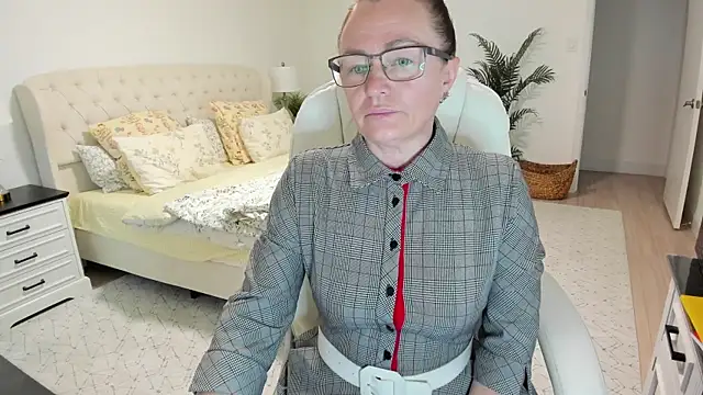 Snapshot of Vika73 chatting on May 9, 11:37 am Vika73 online show from May 9, 11:37 am