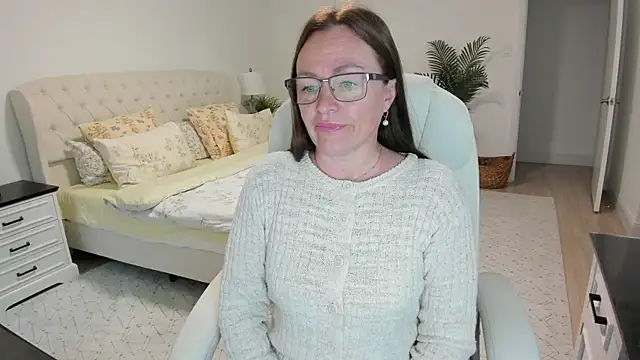 Snapshot of Vika73 chatting on May 19, 10:54 am Vika73 online show from May 19, 10:54 am