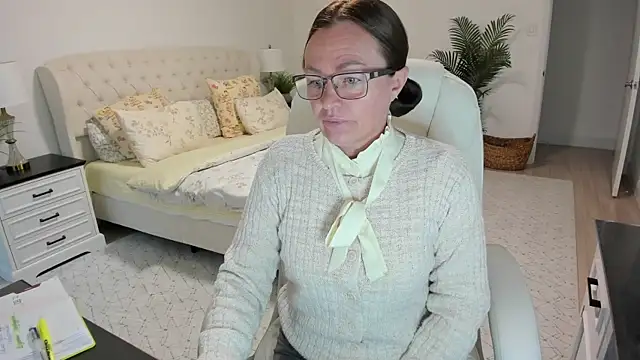 Snapshot of Vika73 chatting on May 20, 11:16 am Vika73 online show from May 20, 11:16 am