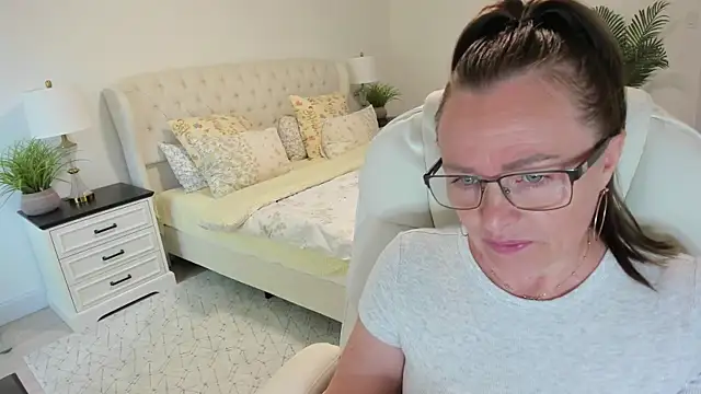 Snapshot of Vika73 chatting on June 3, 2:55 pm Vika73 online show from June 3, 2:55 pm