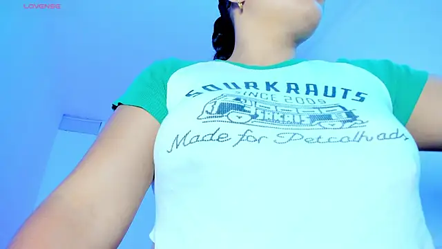 Snapshot of milkqueenboobs chatting on June 13, 7:45 pm milkqueenboobs online show from June 13, 7:45 pm