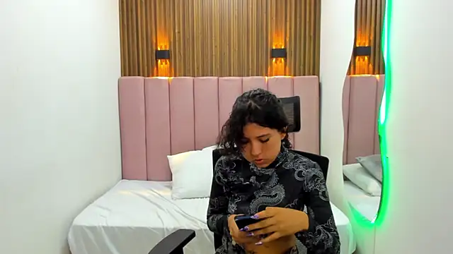 Snapshot of AkiraHayamii chatting on June 28, 12:33 pm AkiraHayamii online show from June 28, 12:33 pm