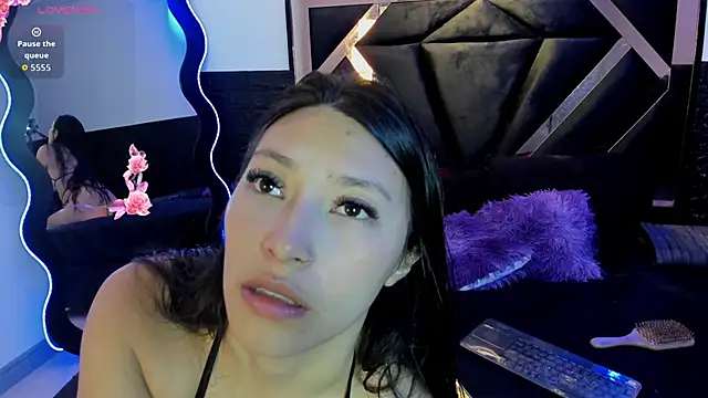 Snapshot of Queen_Jen chatting on June 22, 3:25 am Queen Jen online show from June 22, 3:25 am