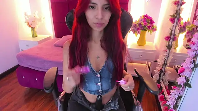 Snapshot of NinaaXXX_ chatting on July 11, 5:59 pm NinaaXXX online show from July 11, 5:59 pm