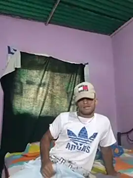 Snapshot of soymartinez2004 chatting on August 4, 5:37 pm soymartinez2004 online show from August 4, 5:37 pm