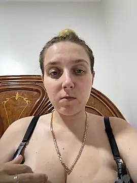 Snapshot of Loulou_fck chatting on July 22, 8:11 pm Loulou fck online show from July 22, 8:11 pm