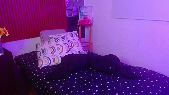 Snapshot of Stefany1_loves chatting on May 24, 12:26 am Stefany1 loves online show from May 24, 12:26 am