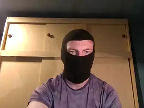 Snapshot of beuker22 chatting on June 6, 12:32 pm beuker22 online show from June 6, 12:32 pm