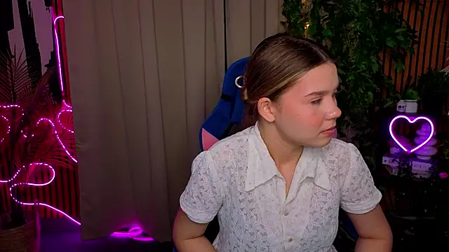 AngelaKennedy online show from May 27, 9:39 am