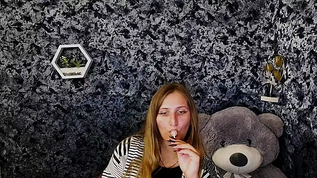 Snapshot of Jenny_smille_ chatting on July 20, 8:06 am Jenny smille online show from July 20, 8:06 am