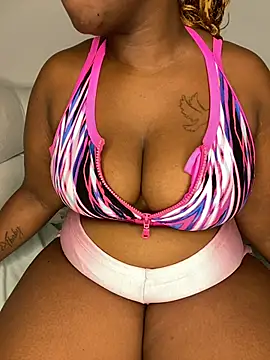Snapshot of BIGMAMA011 chatting on July 11, 9:38 pm BIGMAMA011 online show from July 11, 9:38 pm