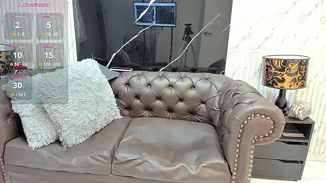 Snapshot of OliviaWilliamm chatting on July 8, 11:48 am OliviaWilliamm online show from July 8, 11:48 am