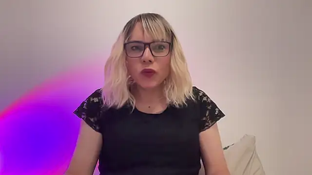 nikki trans fun online show from May 18, 4:46 pm