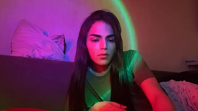 Snapshot of MarlyJess chatting on June 11, 12:32 am MarlyJess online show from June 11, 12:32 am