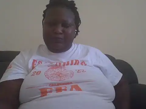 Snapshot of fat_ebonyqueen chatting on June 1, 9:00 am fat ebonyqueen online show from June 1, 9:00 am