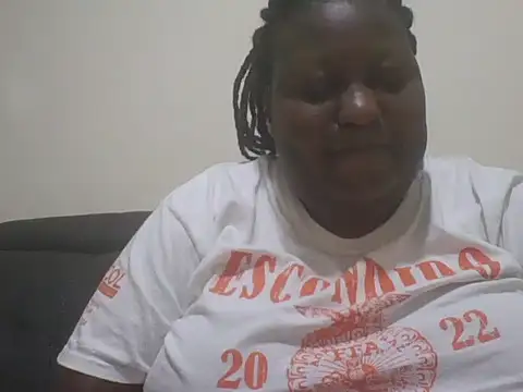 Snapshot of fat_ebonyqueen chatting on June 1, 9:05 pm fat ebonyqueen online show from June 1, 9:05 pm