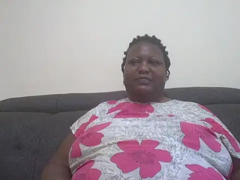 Snapshot of fat_ebonyqueen chatting on June 5, 6:09 am fat ebonyqueen online show from June 5, 6:09 am