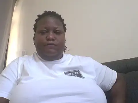 Snapshot of fat_ebonyqueen chatting on June 8, 6:36 am fat ebonyqueen online show from June 8, 6:36 am