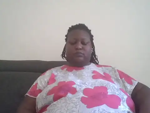 Snapshot of fat_ebonyqueen chatting on June 9, 8:15 am fat ebonyqueen online show from June 9, 8:15 am