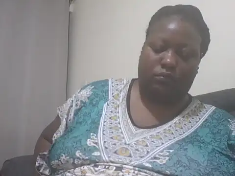 Snapshot of fat_ebonyqueen chatting on June 11, 12:32 am fat ebonyqueen online show from June 11, 12:32 am