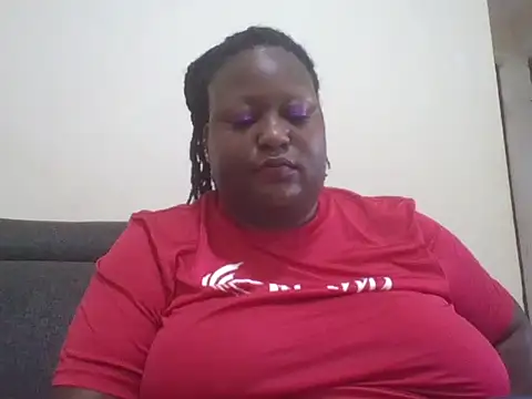 Snapshot of fat_ebonyqueen chatting on June 13, 7:06 am fat ebonyqueen online show from June 13, 7:06 am