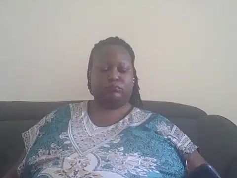 Snapshot of fat_ebonyqueen chatting on June 19, 11:58 am fat ebonyqueen online show from June 19, 11:58 am