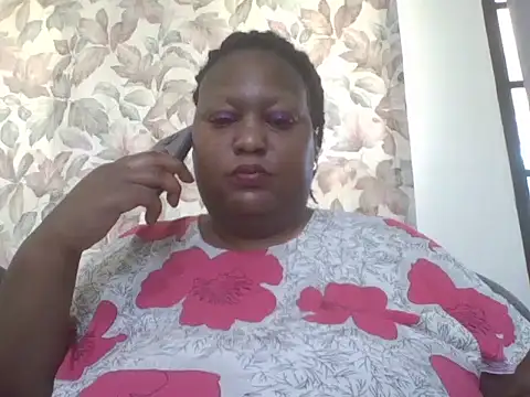 Snapshot of fat_ebonyqueen chatting on June 21, 9:34 am fat ebonyqueen online show from June 21, 9:34 am