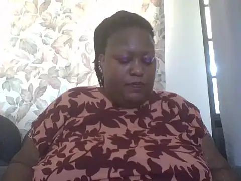 Snapshot of fat_ebonyqueen chatting on June 24, 8:13 am fat ebonyqueen online show from June 24, 8:13 am