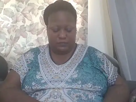 Snapshot of fat_ebonyqueen chatting on June 29, 7:14 am fat ebonyqueen online show from June 29, 7:14 am