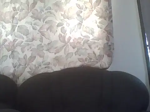 Snapshot of fat_ebonyqueen chatting on July 4, 9:15 am fat ebonyqueen online show from July 4, 9:15 am