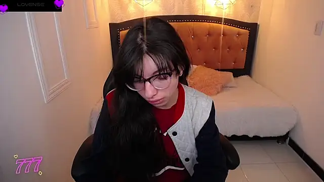 Snapshot of Allyshon_ chatting on July 4, 8:04 pm Allyshon online show from July 4, 8:04 pm