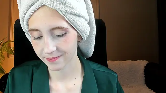 Snapshot of Elen__Moore chatting on July 2, 5:24 am Elen Moore online show from July 2, 5:24 am