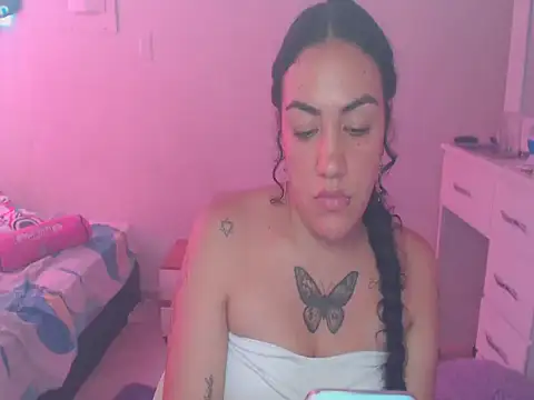Snapshot of laila_silk chatting on May 22, 8:47 pm laila silk online show from May 22, 8:47 pm