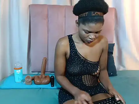 Snapshot of Tianaah chatting on June 2, 6:26 am Tianaah online show from June 2, 6:26 am