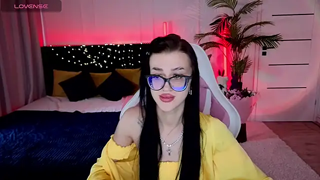 Snapshot of Ariella_Me chatting on July 3, 6:09 am Ariella Me online show from July 3, 6:09 am