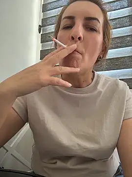 Snapshot of Hot-Milf4U chatting on June 4, 1:17 pm Hot-Milf4U online show from June 4, 1:17 pm
