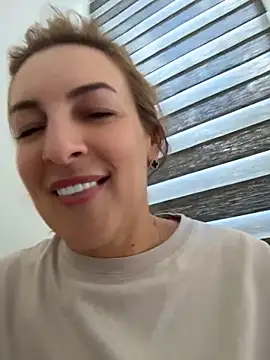 Snapshot of Hot-Milf4U chatting on June 5, 12:44 pm Hot-Milf4U online show from June 5, 12:44 pm