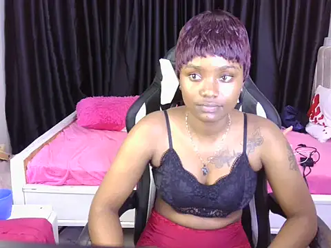 Queen lyla01 online show from May 21, 4:14 pm